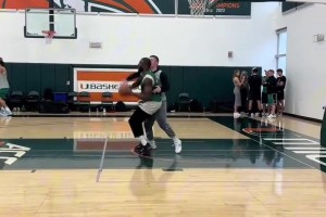 大打小！杰伦布朗和普里查德的队内单挑！都是进攻高手！