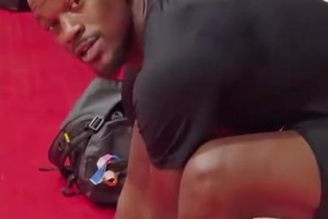 多努力的一个人啊！巴特勒此前中国行期间也不忘每天训练！