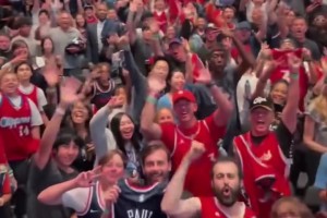 我们无法定义某一刻的价值！保罗此前在快船的发布会上激动落泪！