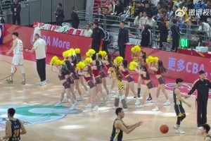 天气冷了，但广东男篮啦啦队的表演依旧热情~
