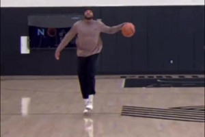 还是熟悉的球馆更舒服！利拉德的投射能力依旧一如既往！