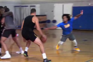 他的比赛总是充满激情！格里芬冲击力拉满的扣篮！