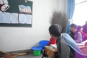 班主任：你很打球是吧？垃圾桶给你承包一星期