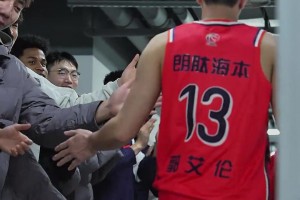 一秒都不用剪，!沉浸式看看龙狮更衣室氛围...