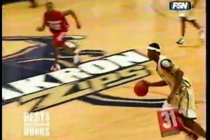 高中时期的詹姆斯，也曾上演实战胯下换手扣篮！