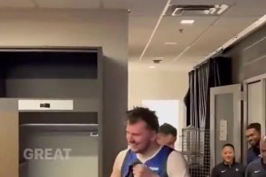 两年过去，没想到换队了！东契奇昔日爆砍73分被独行侠全队浇水