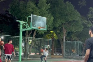 太猛了！国内民间扣将 身高不到1米7 各种残暴飞扣！