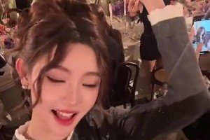 金佳悦此前在上海时装周遇到Angelababy，感觉两人有点像啊