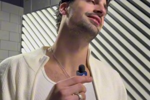 波特兰开拓者球员的第一款手机是什么信号？瀚森：诺基亚