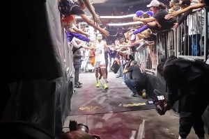 赢得了自己的尊重！狄龙龙哥生涯夜狂轰40分8板意气风发