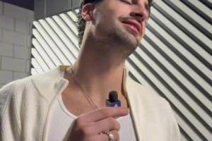 时代的眼泪！采访开拓者队员：你的第一款手机是什么？