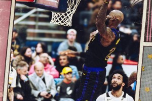 又一幅世界名画！老詹险平框左手空接暴扣！乔治：这不尿检下？