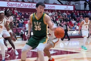 新角度，王俊杰持球单打，亚洲步统治第一节，游刃有余...