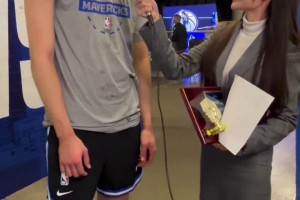 孟超赛后采访弗拉格，这是给状元颁了什么奖呢？