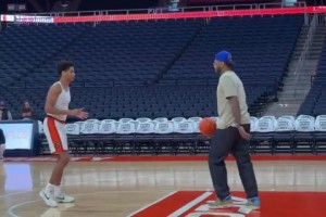 “老父亲的细心指导”瓜哥带基扬一起学习自己的无差别进攻技巧.