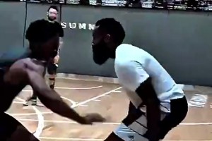 杨毅曾言：在任何一个运动员比较中，都没听过西蒙斯能和哈登相提并论