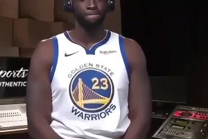 四巨头！名场面：把勇士球员耳机里的嘻哈热单换成浪漫歌曲……