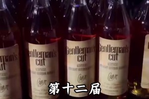 保持乐观！巴特勒此前拄着拐杖参加勇士慈善扑克活动！