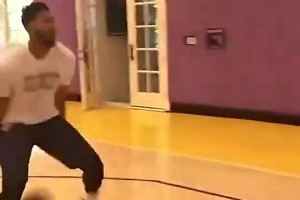 今天被送去奇才了！看看7年前未增重的浓眉，运球基本功真扎实