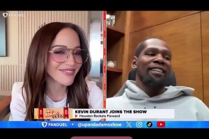 主持人Kay Adams 和KD连麦询问他身体状况...