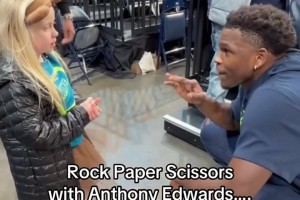 华子石头剪刀布赠球衣，这波操作太暖了❤️