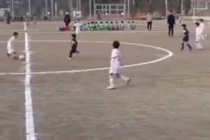 丝滑，小学生竟然能打出如此战术配合