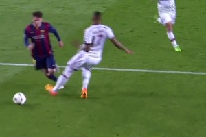 无法忘记的名场面，梅西在欧冠上演犯罪式过人戏耍博阿滕