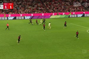 拜仁2-1领先勒沃库森，格雷茨卡推射破门