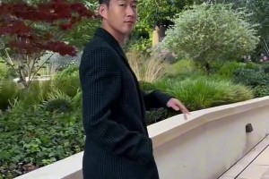 孙兴慜这是要转行当模特了，风衣穿的太有范了