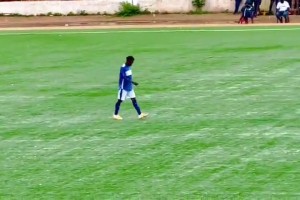 塞内加尔球员横跨地球半径来主罚点球😂