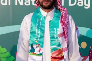 沙特国庆日！内马尔身穿阿拉伯传统长袍