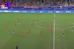 日本女足扩大领先！千叶玲海菜倒地铲射破门