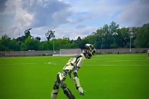 机器人踢足球？抱歉，我都没有思考过这个问题😱😱😱