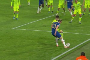 切尔西1-0领先！巴迪亚西勒补射推射破门