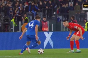 小基耶萨兜射变线入网梅开二度！意大利3-0领先北马其顿！