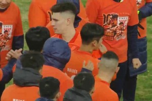 送别功勋10号，山东泰山赛后举办仪式告别莫伊塞斯