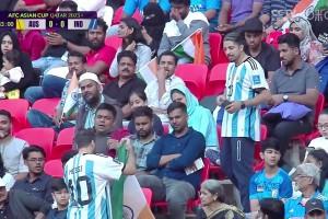 GOAT无处不在！澳大利亚v印度，看台球迷展示梅西球衣