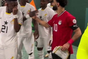 他就是“埃及国王”！非洲杯球员、球童见到萨拉赫的反应