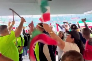 波斯人的狂喜！伊朗球迷赛后疯狂庆祝
