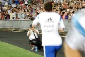 上一次梅西在香港踢球是在2014年，主帅也是马蒂诺