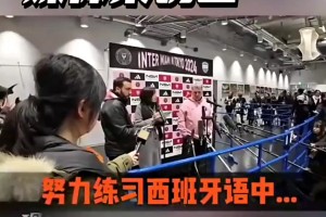 梅西日本行赛后走后门，给花300万日元的VIP球迷签名后离开