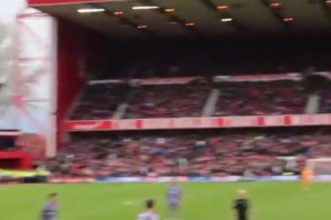 现场视角：努涅斯读秒绝杀，看台上利物浦球迷瞬间陷入疯狂