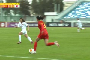 U20中国女足1-0领先！！张晨茜传中助攻余佳琪头球破门