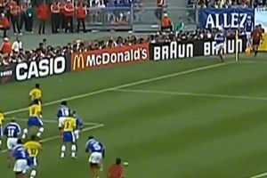 马赛回旋+头槌定音，98世界杯决赛的主角：齐达内