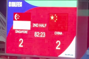 国足2-2战平新加坡！看看新加坡球迷有多开心