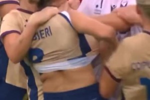 女足打架很罕见啊！澳大利亚女足联赛爆发激烈冲突