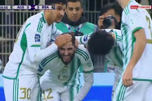 此球只应天上有！阿尔及利亚球员本齐亚超级逆天倒钩破门！