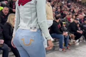 偷拍米兰女球迷臀部被发现，随后尴尬的转移镜头