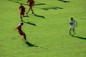 水晶宫官推晒视频：25年前的今天，范志毅的进球帮我们拿下胜利！