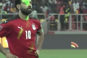 激光笔毁了萨拉赫，埃及无缘世界杯